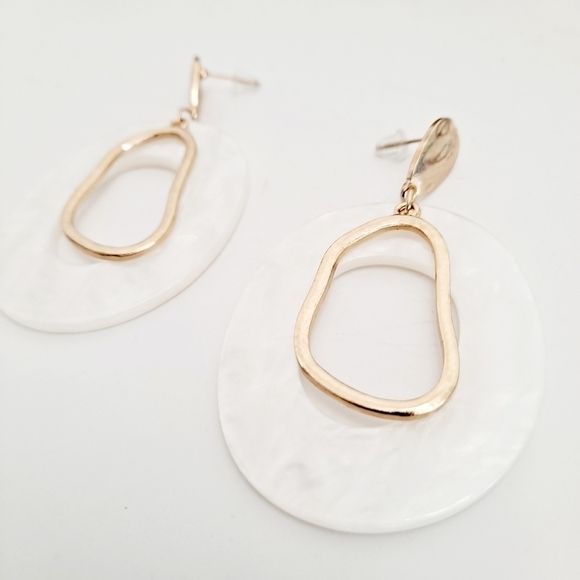 💖 2/$30 Boho Gold white Resin geometric cocktail formal big dangle earrings - Picture 6 of 7